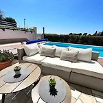 Апартаменты Blue With Shared Pool Сплит