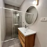 Blue With Shared Pool Апартаменты