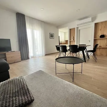 Blue With Shared Pool Apartman