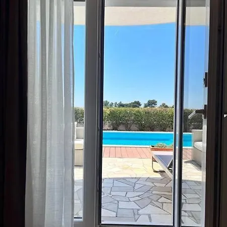 Apartment Blue With Shared Pool Split