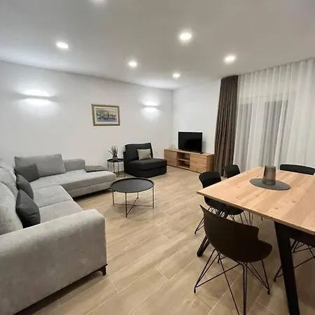 Blue With Shared Pool Apartman