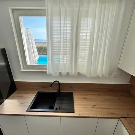 Blue With Shared Pool Apartman