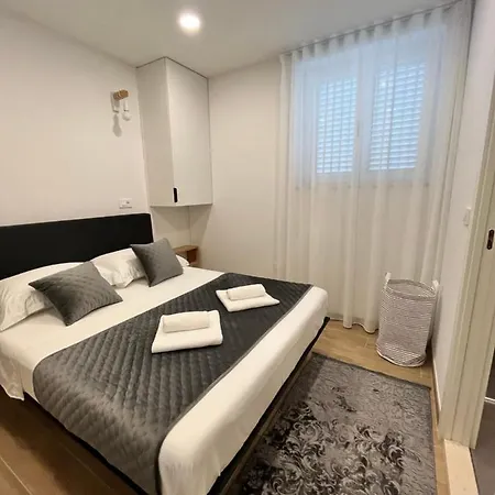 Апартаменти Blue With Shared Pool Спліт