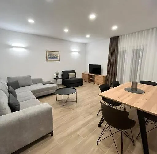 Blue With Shared Pool Apartman