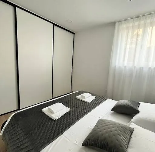 Apartment Blue With Shared Pool Split