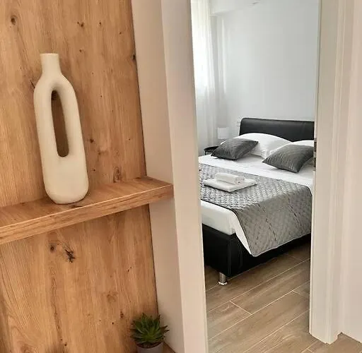 Apartment Blue With Shared Pool Split