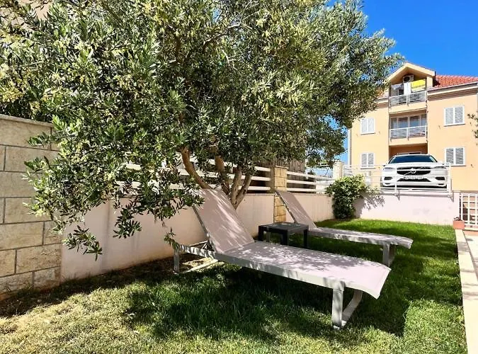 Apartment Blue With Shared Pool Split