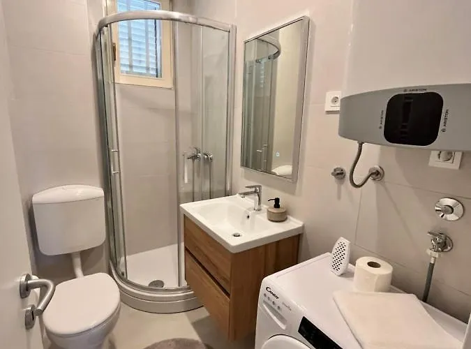 Blue With Shared Pool Apartment Split