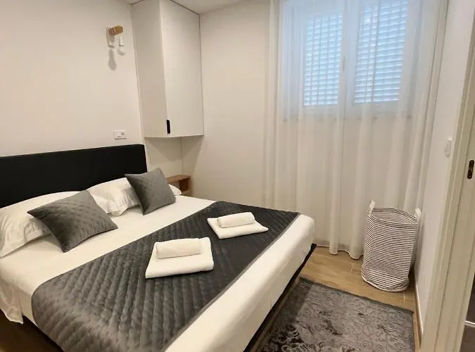 Apartment Blue With Shared Pool Split