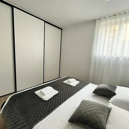 Apartment Blue With Shared Pool Split