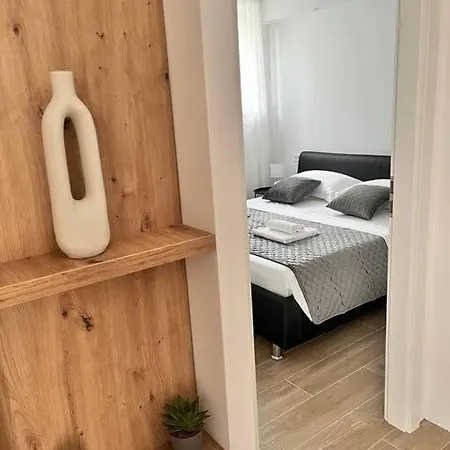 Apartment Blue With Shared Pool Split