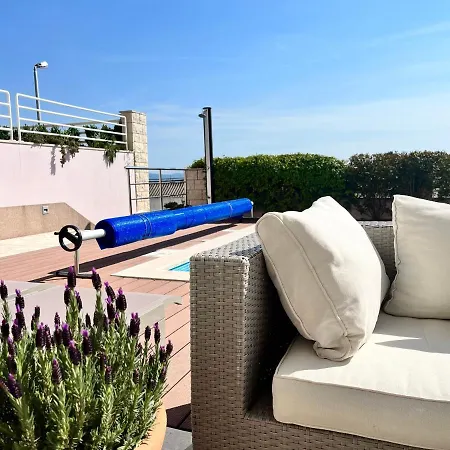 Blue With Shared Pool Apartment Split