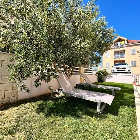 Apartment Blue With Shared Pool Split