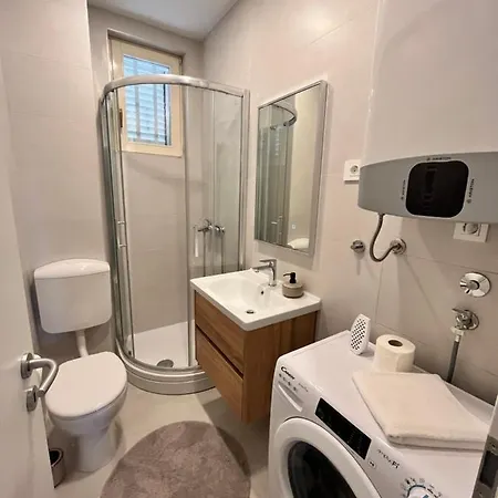 Blue With Shared Pool Apartment Split